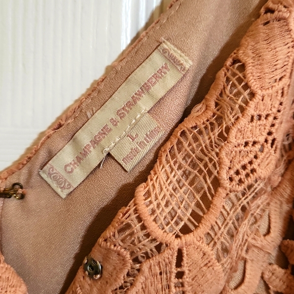 Lace dress - Picture 2 of 7